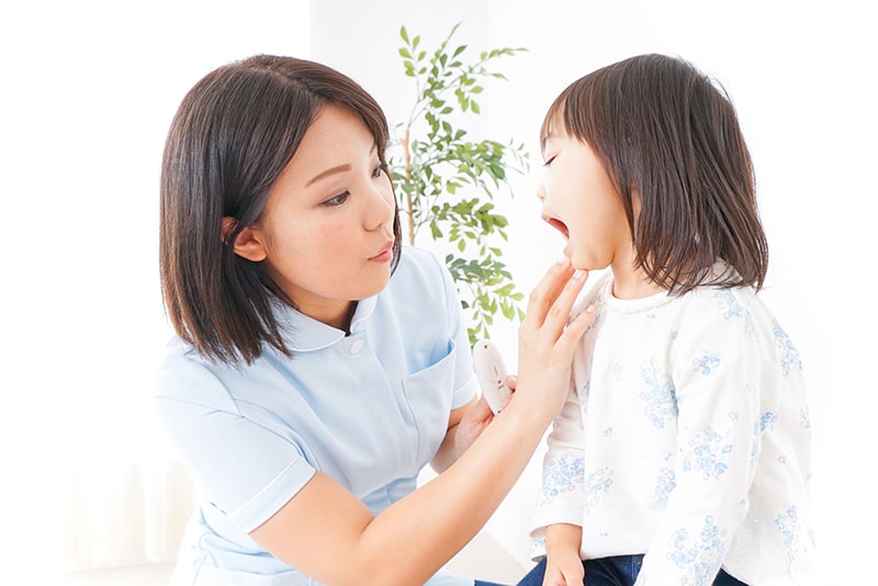 お子さまのお口のケアはおまかせください